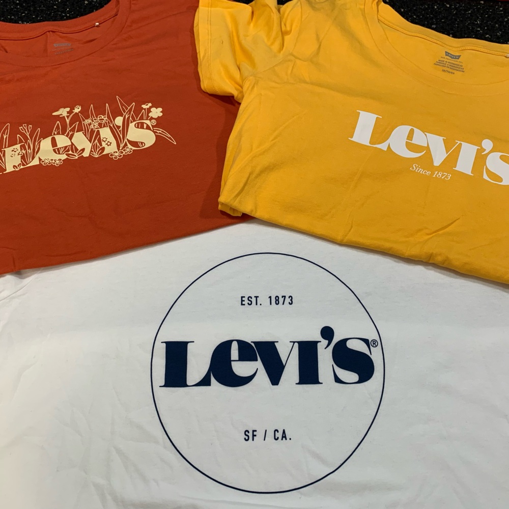 Levi’s Graphic Tee Bundle